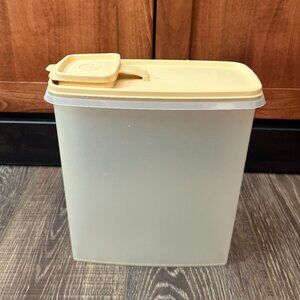 Tupperware Cereal Keeper